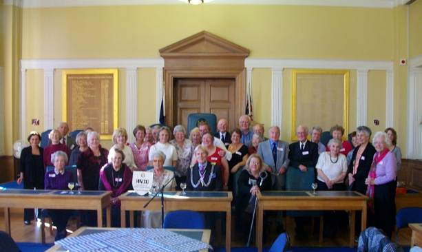 A group of people in a room

Description automatically generated with medium confidence